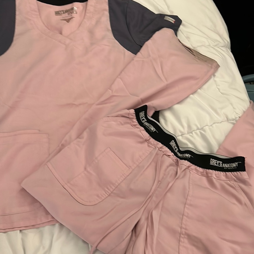 grey anatomy scrubs